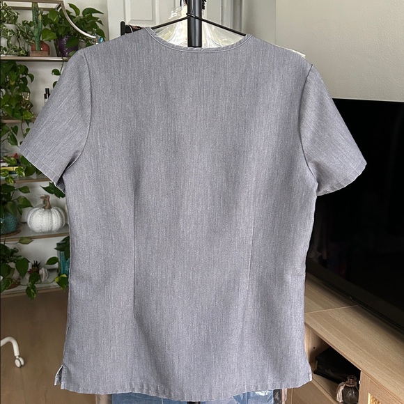 Women’s Figs Catarina One-Pocket Scrub Top. Size Small. Distressed gray color. - Picture 2 of 4
